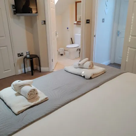 The Bath House Apartments - Free 1st Breakfast - Free Parking