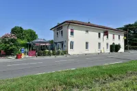 Logis Hôtel la Cremaillère Hôtels à : Hagetmau