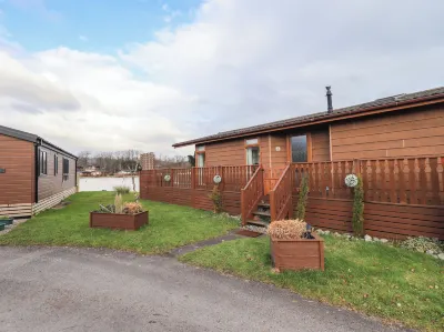 Otters Reach Hotels near Silverdale