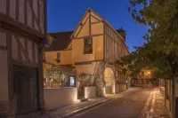 Hôtel Aux Vieux Remparts the Originals Relais Hotel a Gouaix