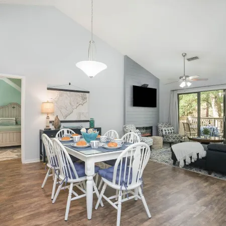 14D Richmond Park - Gorgeously Remodeled 3 Bed, 3 Bath Villa Villa