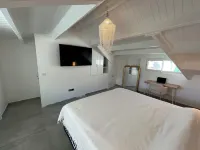 Modern Apartment in Beachfront Residence - Hill View