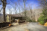 Large Mountain Views Hiking 25Mins to DT A-Ville  Nature Emersion Deck