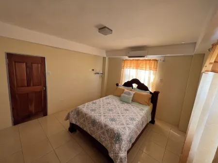 Cozy and Spacious Apartment in Lambeau, Tobago Отели в г. Сигнал Хилл