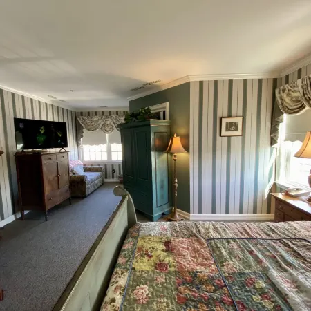 The Cypress Inn Bed & Breakfast