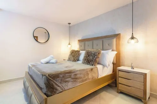 Dual Apts: 6BR by Medellín, Park, Dining, Nightlife, Fast WiFi & Self Checkin