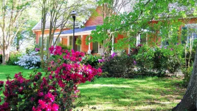 Glenfield Plantation Historic Antebellum Bed and Breakfast Hotels in Natchez