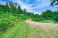 Hawley Home w/ Deck: 4 Mi to Berkshire East Resort - parking