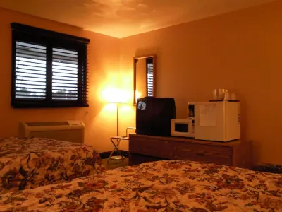 Colonial Inn Mercer-Grove City Hotels in Springfield Township