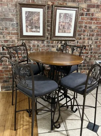 Mardi Gras Central, 1 Block to River Center, Minutes to LSU