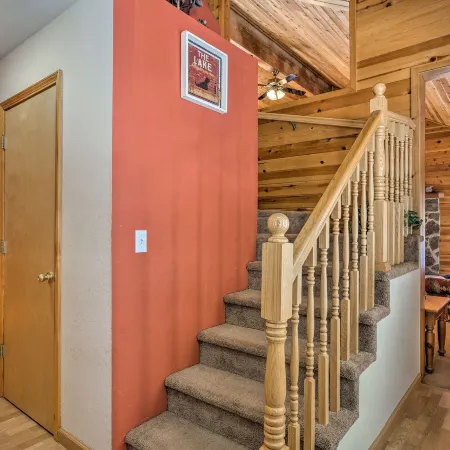 Cabin < 2 Mi to Tahoe Donner Downhill Ski Resort