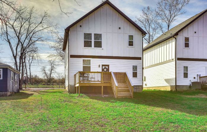 Pet-Friendly Gallatin Home w/ Deck, 1 Mi to Town!