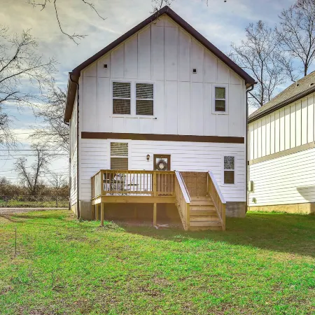 Pet-Friendly Gallatin Home w/ Deck, 1 Mi to Town!