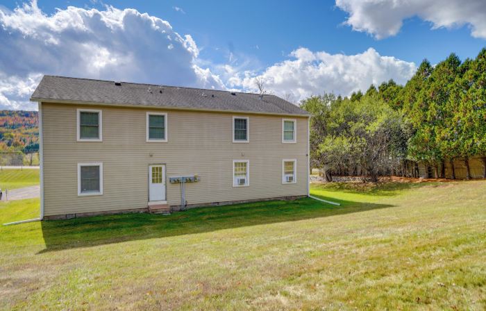 Peaceful Catskills Condo w/ Deck + Mountain View!