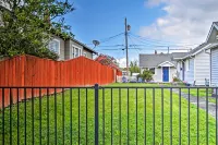 Lovely Tacoma Cottage w/ Fire Pit, Near Dtwn!
