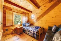 Poconos Family Cabin Fire Pit and Hot Tub! - homestay