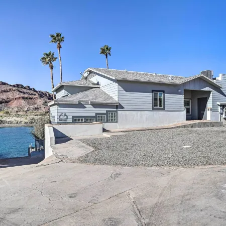 Parker Studio Nestled on the Colorado River!
