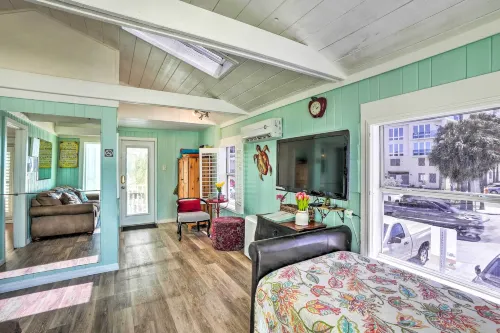 'Sea Turtle Suite' Condo w/ Clearwater Beach Views