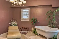 Pet-Friendly Apt 2 Blocks to Riverside Park!