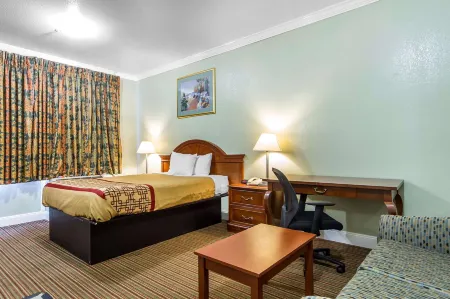 Rodeway Inn & Suites Hayward - Oakland South Отели рядом с достопримечательностью «Хэйворд Джапанес Гарденс»