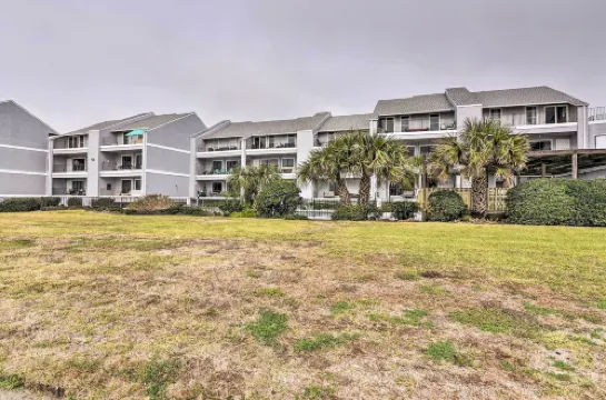 Gulf Views & Patio: Lovely Galveston Condo!