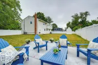 Bay Shore Vacation Rental ~ 7 Mi to the Beach - Country Houses