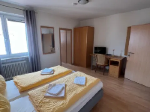 Gasthaus & Metzgerei Besenhardt Hotels in Wackersdorf