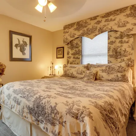 Riverfront Couples Retreat in Smoky Mountains!