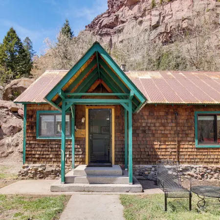 Downtown Ouray Apt w/ River & Mountain Views!