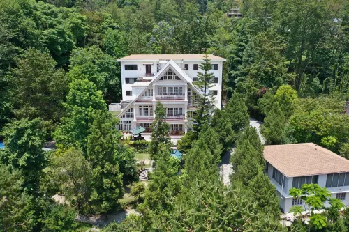 Meraki Wellness Retreat - parking