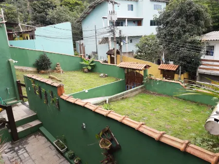 Suítes Cantinho da Pedra Отели рядом с достопримечательностью «Лопес Мендес Бич»