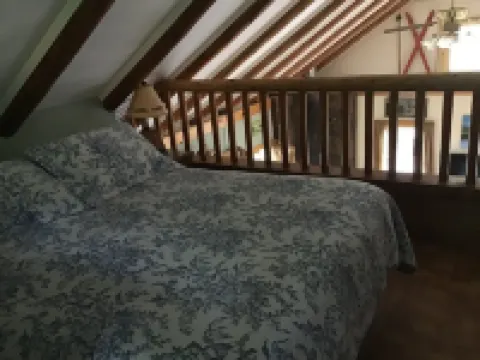 Cabin 2 on Klamath Lake at Point Comfort