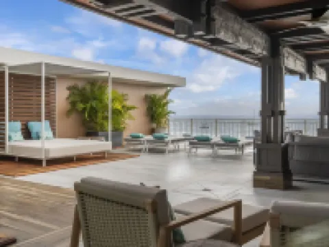 BRAND NEW REMODEL Rooftop Lahaina Oceanfront Penthouse with 360 degree views! โรงแรมในลาไฮนา