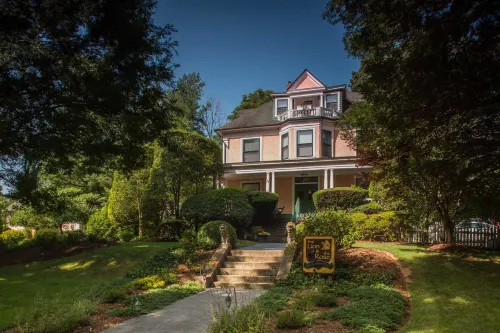 The Lion and the Rose Bed and Breakfast - balcony