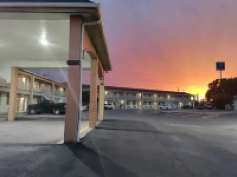 Great Western Inn & Suites - Saginaw