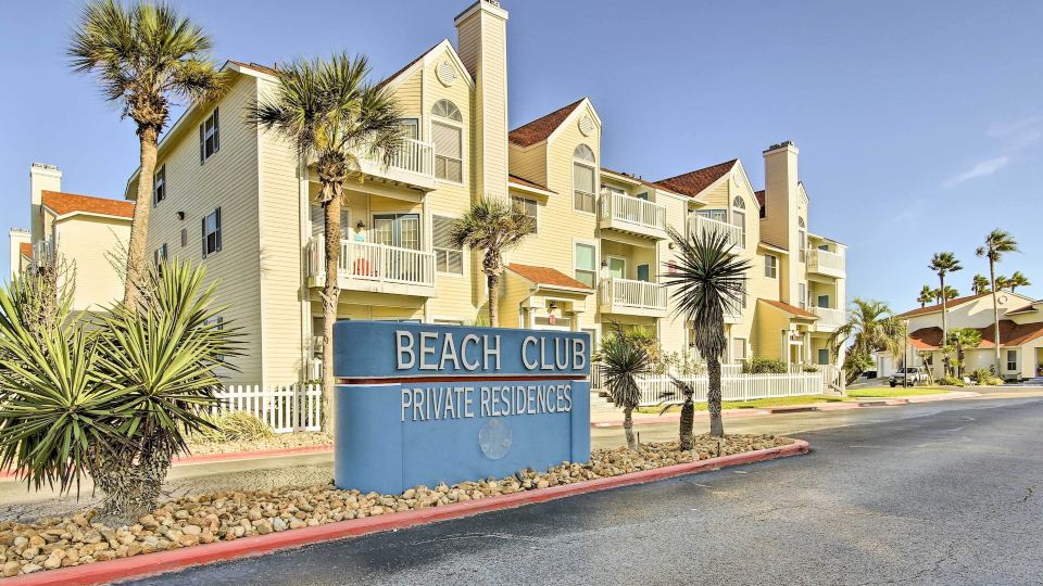 Corpus Christi Condo - Walk to Whitecap Beach!