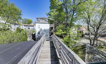 Explore Dtwn, Parks & Colleges: Cozy Worcester Apt