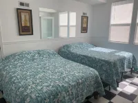 35 min to Louisville, 45 to Churchill Downs. Indoor Basketball court.