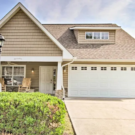 Home w/ Community Pool - 2 Miles to the Island!