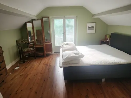 Idyllic House by Lake at the Gateway to the Dordogne (Périgord) Hôtels à : Ladignac-le-Long