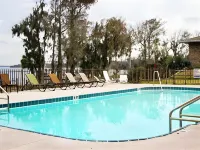 Crystal Cove Riverfront Resort - piscina