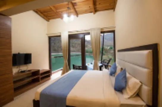 Allure Lake Front Hotels in 