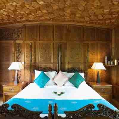 Sukoon Houseboat Dal Lake Rooms