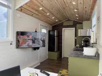 Tiny House with Bear Mountain Views.... Only 25 Minutes outside of Anchorage - บังกะโล