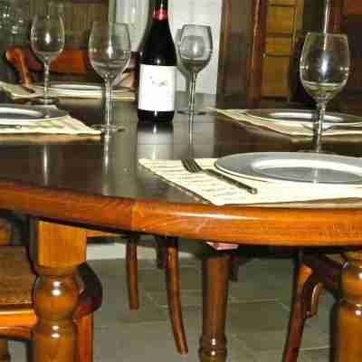 Gorgeous 2 Bedroom Kosher  Apt. in Nachlaot, Adjacent to Town Dining/Meeting Rooms