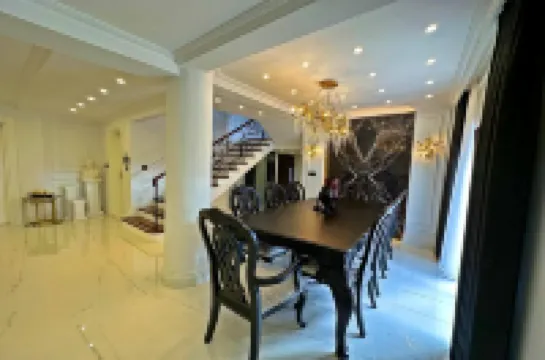 6-room Villa with Private Pool and Garden