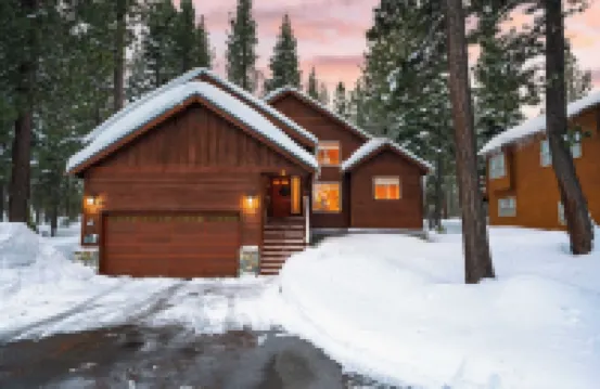 Pinewood Lodge by AvantStay