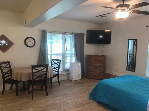 Cozy Private Room-Queen&Full Bed, Hot Tub-Pets Welcome!