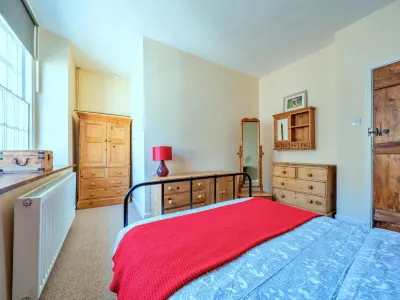 Yr Daflod Hotels near Well Pharmacy