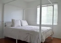 3-bedroom house in West Omaha Hotels in Chicago